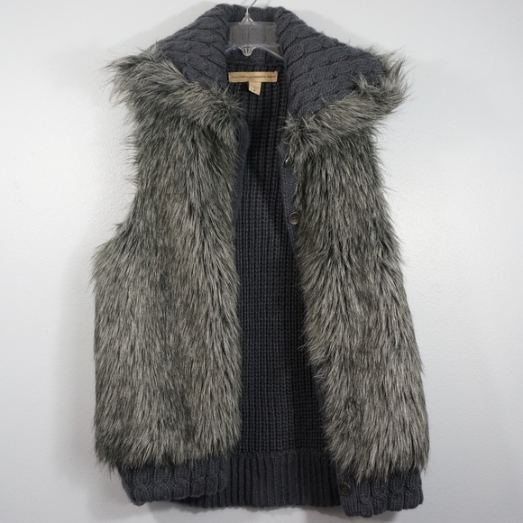 Nine West Jackets & Blazers - 🎇SALE🎇 🎉HP🎉 Nine West Vintage Amer.  Faux Fur Vest